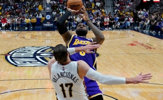 Lemiamu metu žibėjęs Valančiūnas nustūmė "Lakers" ant prarajos krašto (Brazdeikis – rezultatyvus)